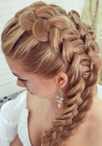 Прическа на свадьбу С19032 - Стилист-визажист Студия маникюра Neilon